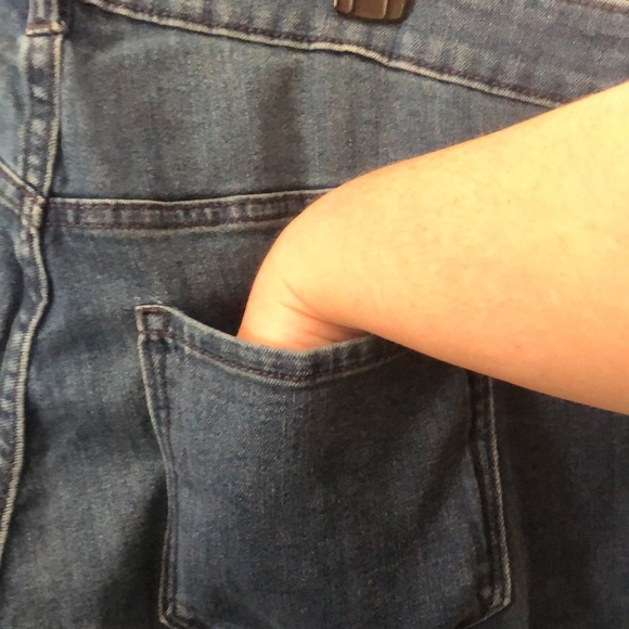 Old Navy Women’s 20 Short High Rise Flare Denim - Picture 5 of 7